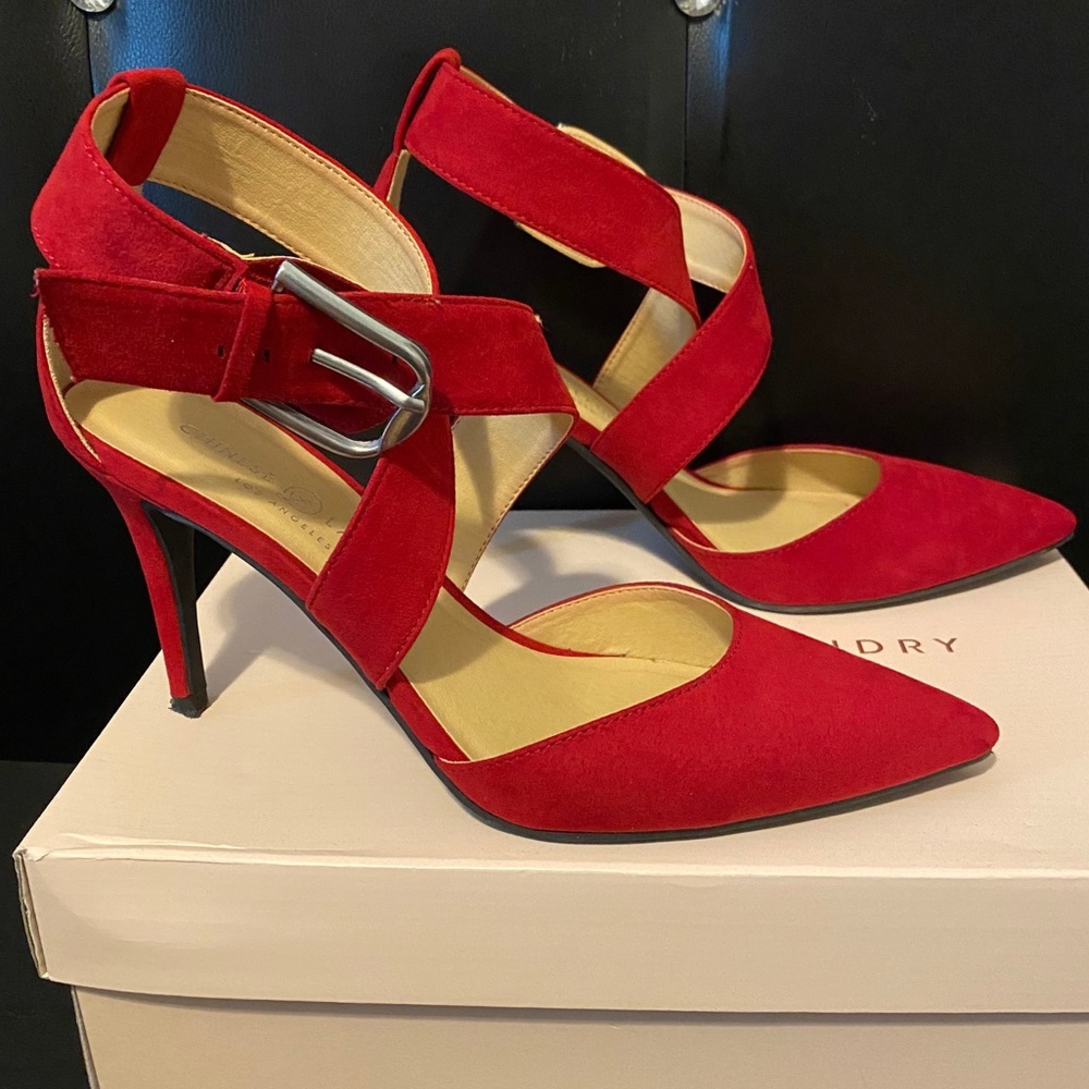 Women’s Heels - Picture 2 of 4
